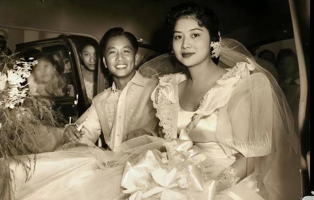 事实证明,老马科斯47岁便成了总统,而这时的伊梅尔达正值人生华美之年