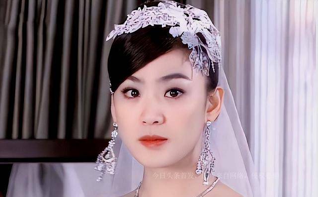 恭喜45岁洪小铃官宣恋情,对象是偶像剧男一号,17年前的cp成真_洪小玲