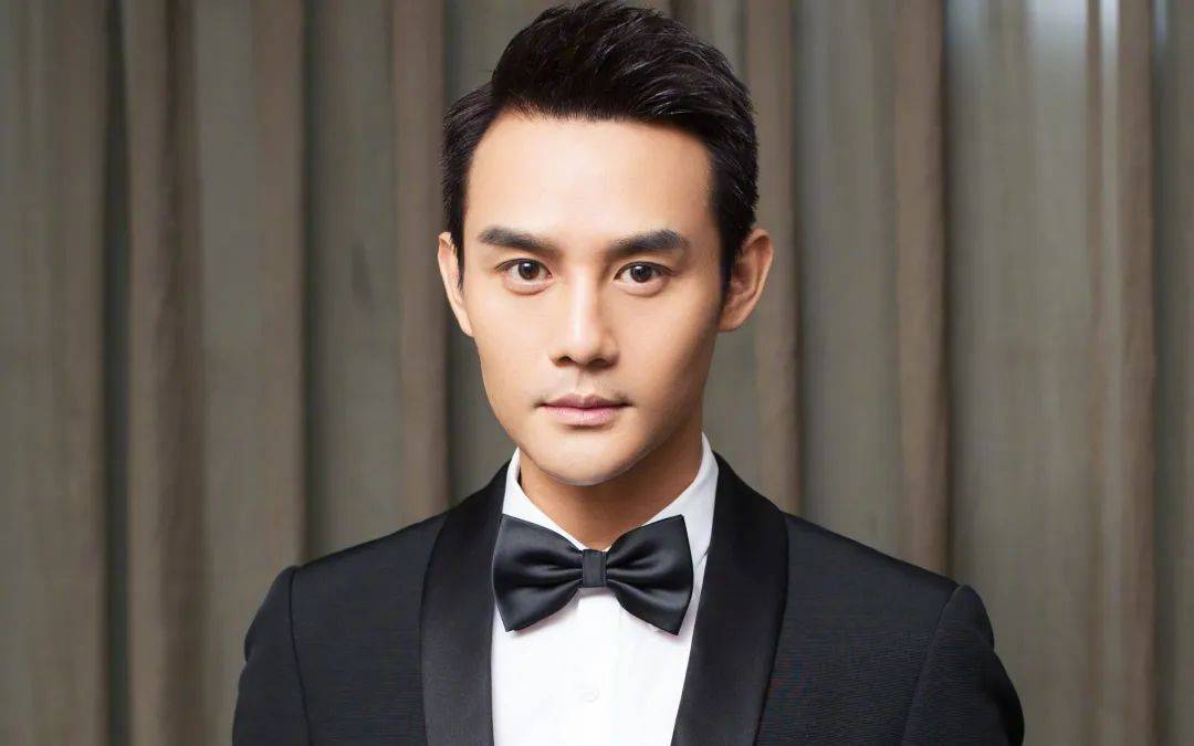 多次采访中,翁虹提到与徐锦江的合作,常常用"安全","尊重女性","风度