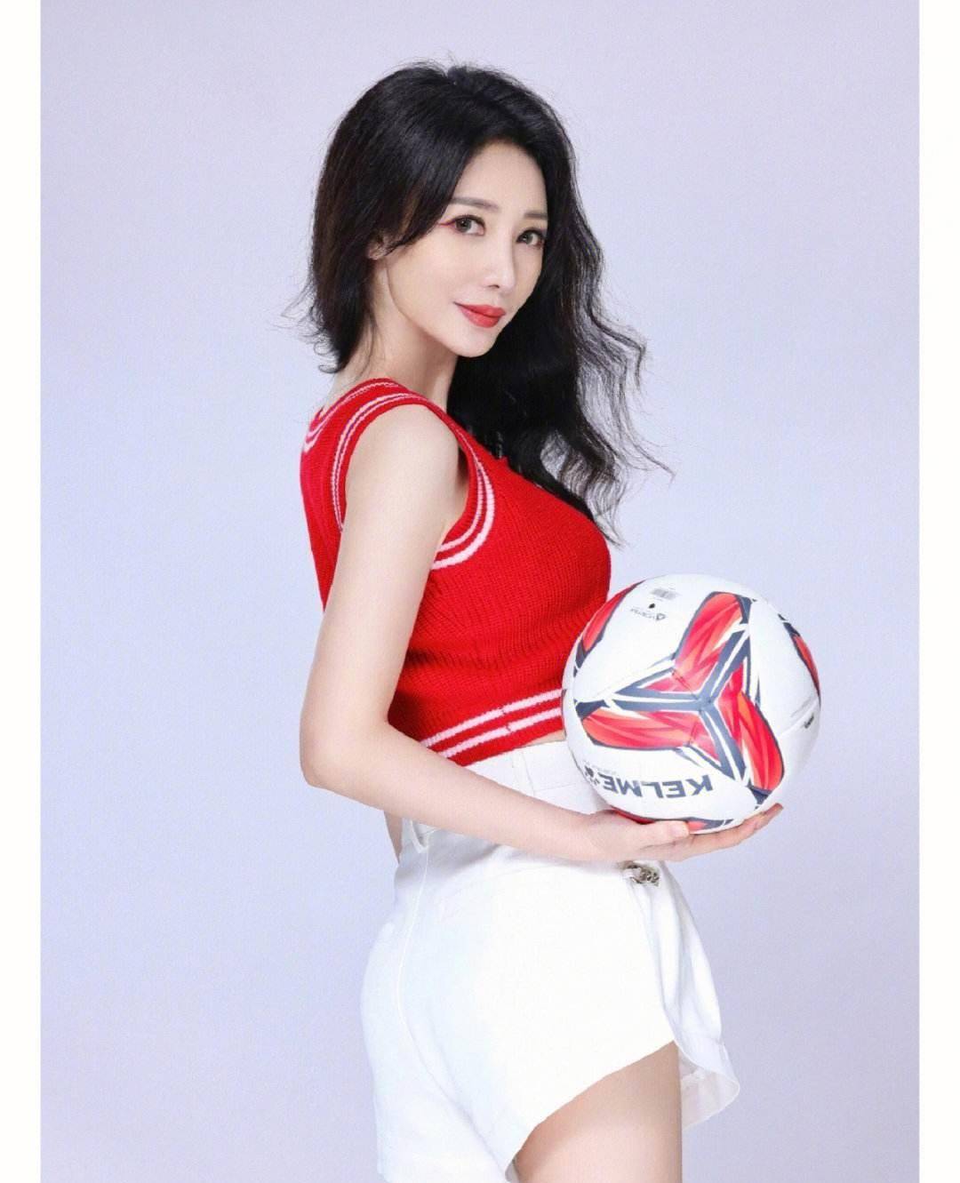 43岁柳岩,大胸女神才是真尤物!饱满丰腴太性感了!_魅力_表演_音乐