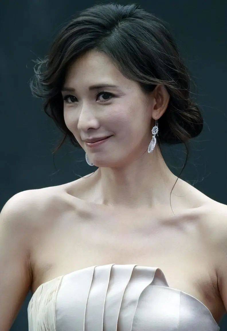 在这些传言的背后,一个个谜团似乎围绕着林志玲的生活.