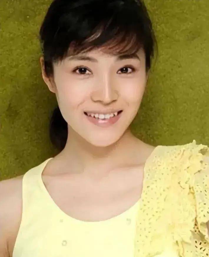 她为刘德华付出25年青春,无名无分也心甘情愿,与朱丽倩关系亲密