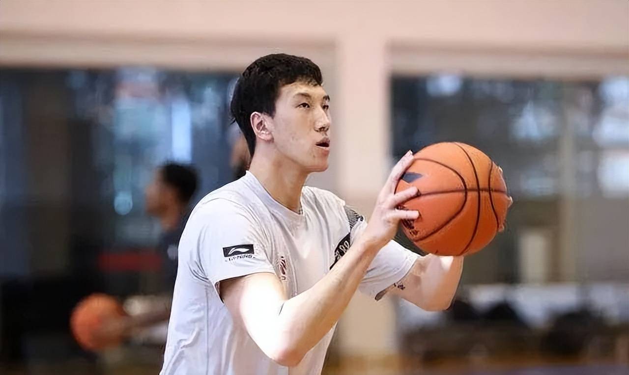 杜润旺:精湛的投射能力以及关键时刻"雪中送炭"的三分球_赛季_广东