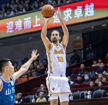 弗格领跑外援mvp榜,胡金秋本土首位,张镇麟排名第六_贡献_助攻_篮板