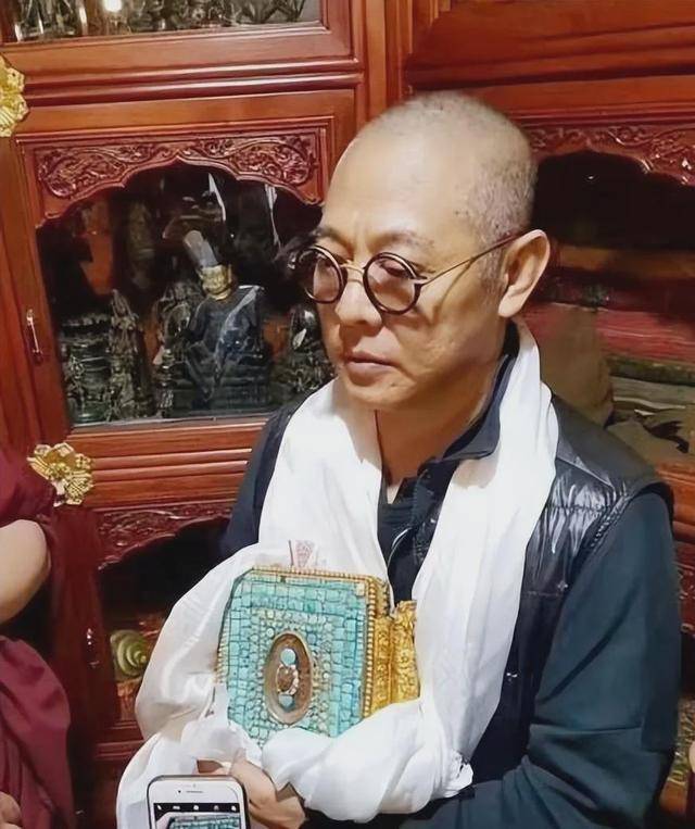 60岁李连杰幽默回应自己还没死！自曝女儿患抑郁症 
