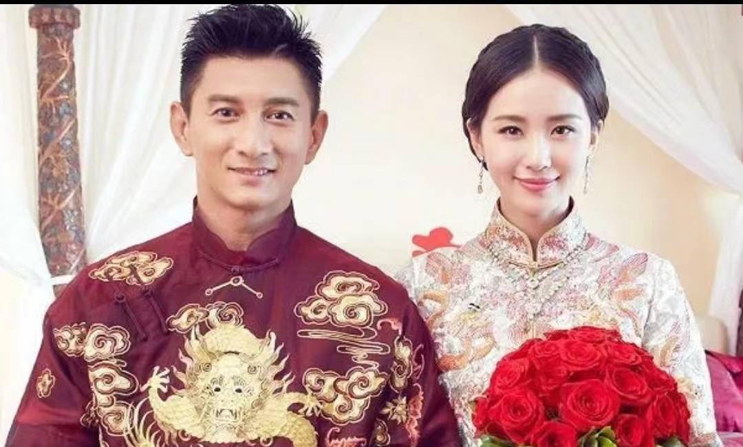 或许吴奇隆的浪漫就是在新剧开播的那一刻忍住大动作给老婆一个惊喜?