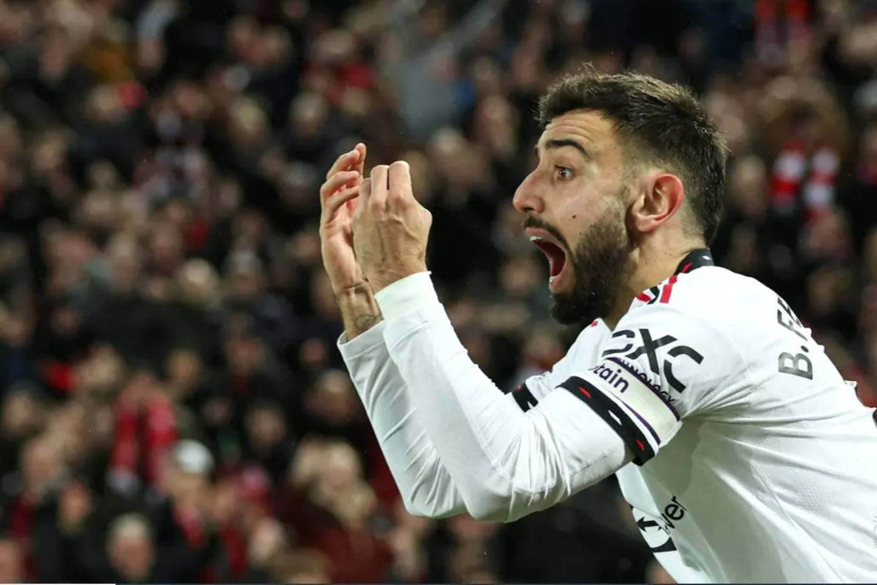 黄牌更严厉的处罚但又没有完全达到罚下门槛的违规行为时可出示"橙牌"