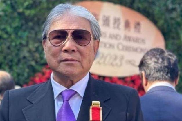 霍震霆获香港最高荣誉,三子和儿媳郭晶晶现身祝贺,气场很强_成就_个人