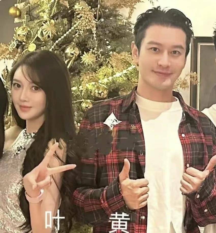 angelababy被禁言后首露面,深夜抱儿子看急诊,消瘦憔悴显落魄_杨颖