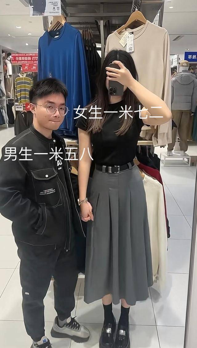 广东1米58男子晒长腿女友,二人逛街获高回头率,女子:短小精悍_身高