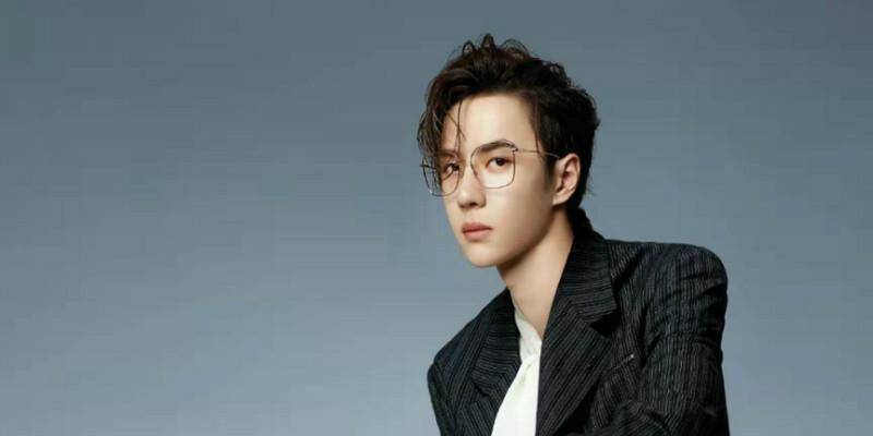 王一博开跑车和网红嬉闹?驾驶座对象曝光,粉丝哭笑不得!