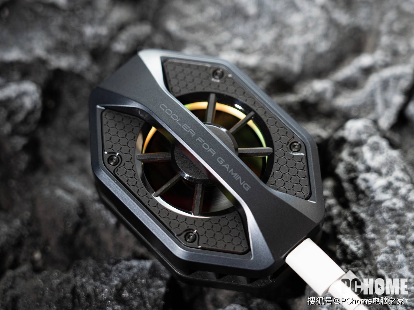 小米冰封散热背夹图赏:多种rgb灯效实现高能散热_手机_制冷_冷凝