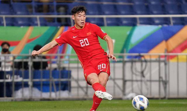 国足00后新星崛起,冯潇霆或有传人_球员_预赛_中后卫