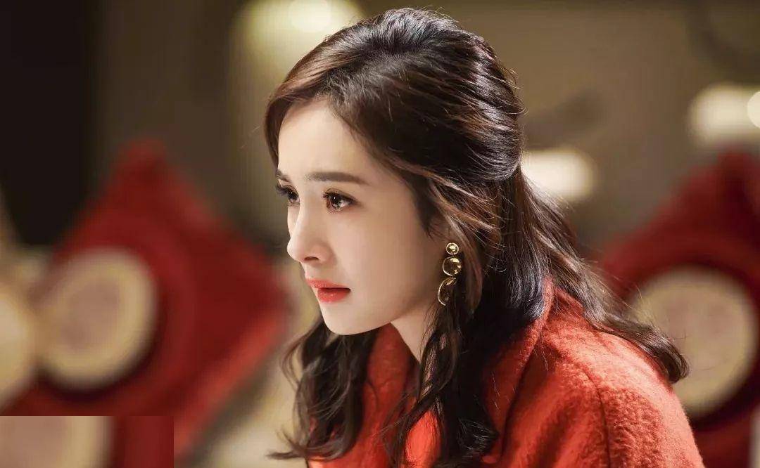 杨幂风雨之后见彩虹,新生活绽放个人魅力,往事不回头余生不将就