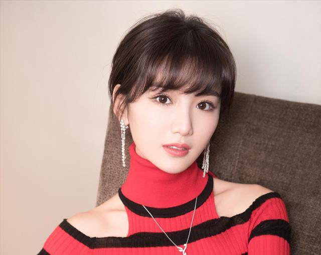 毛晓彤:被亲爹敲诈5000万,被4年男友背叛,泪水和失望成就了她_父亲