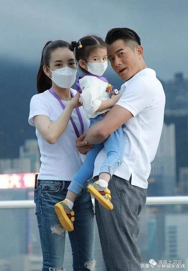 郭富城老婆晒全家福,女儿颜值惊艳,遗传父母优点!