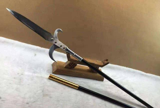 水浒中的怪异兵器,名叫"留客住",像钩镰枪但钩子更多_时期_敌人_镰刀