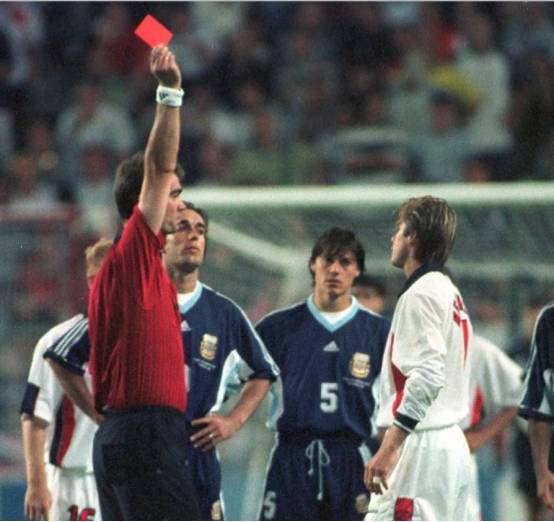 迈克尔·欧文仍然怨恨大卫·贝克汉姆在1998年世界杯上的红牌