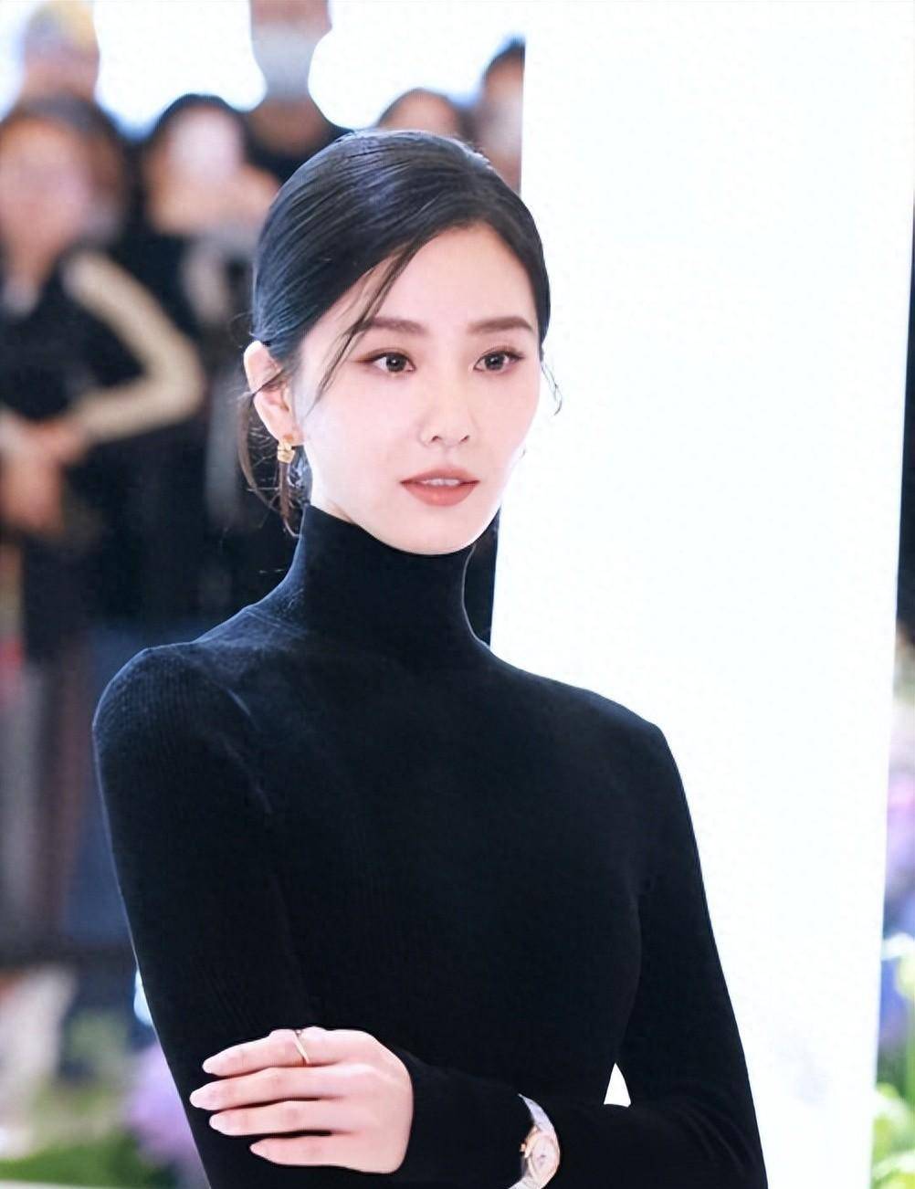 刘诗诗亮相上海时尚活动,一袭黑装尽显优雅迷人魅力,国际范十足_明星