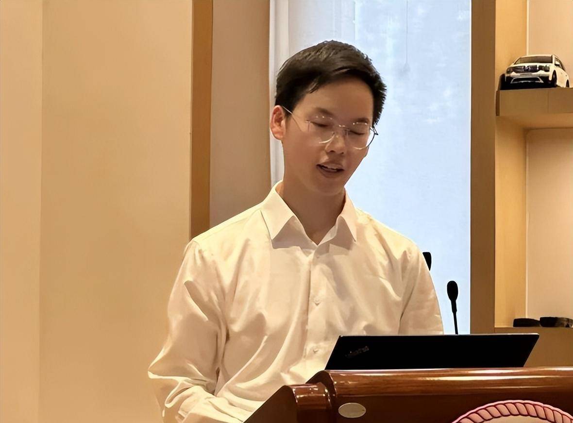 在清华大学开学典礼上,邱勇校长亲自对林万东等四位新生进行了表扬.