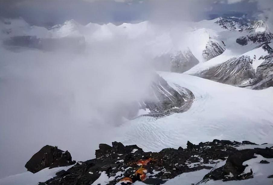 珠峰最有名的几个遇难者,沉睡多年无人运下山,这到底是因为什么(图8) 珠峰最有名的几个遇难者,沉睡多年无人运下山,这到底是因为什么(图8)