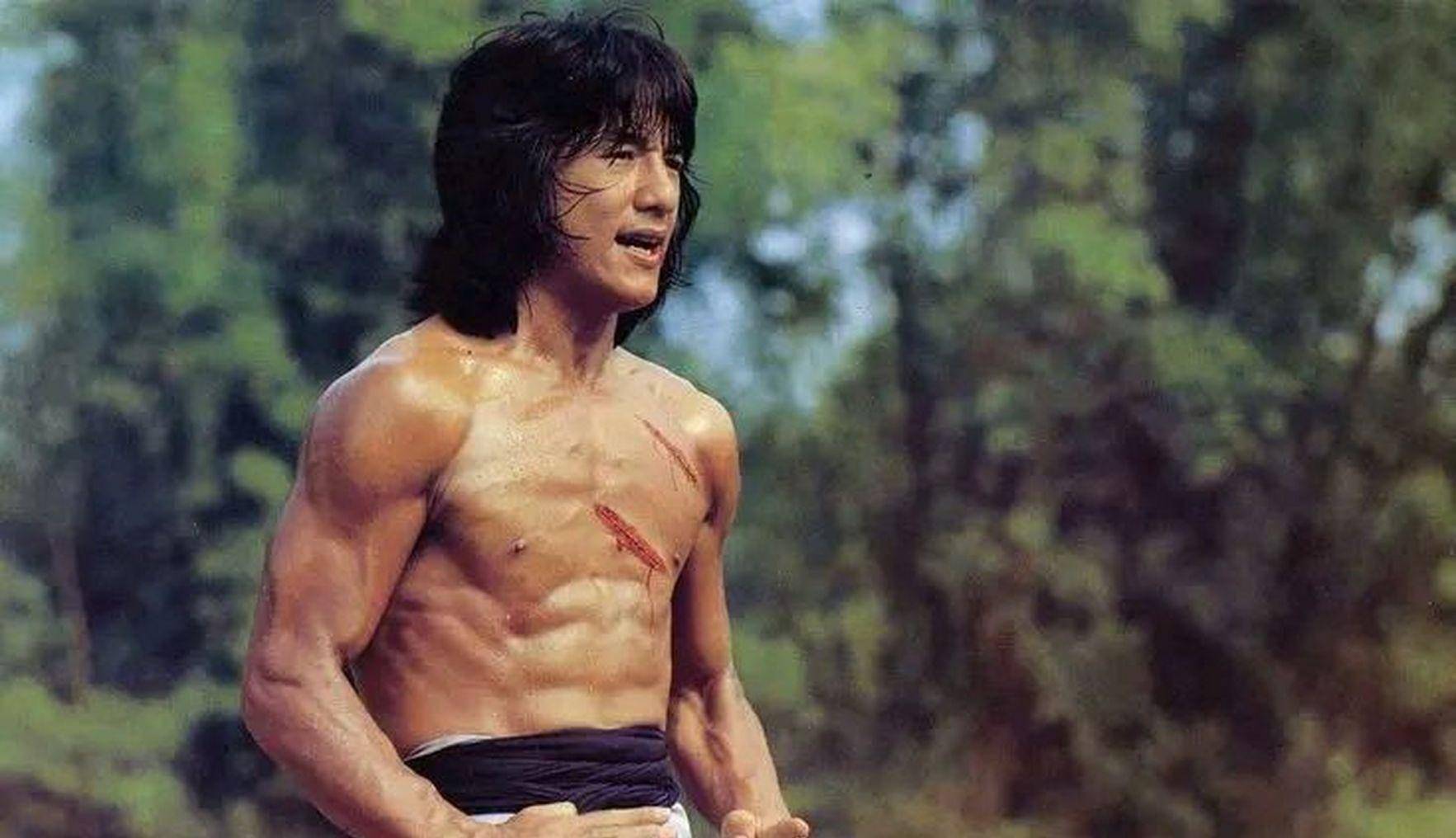 成龙的实战能力到底怎么样,能否战胜烧烤店的九个流氓_李小龙_动作