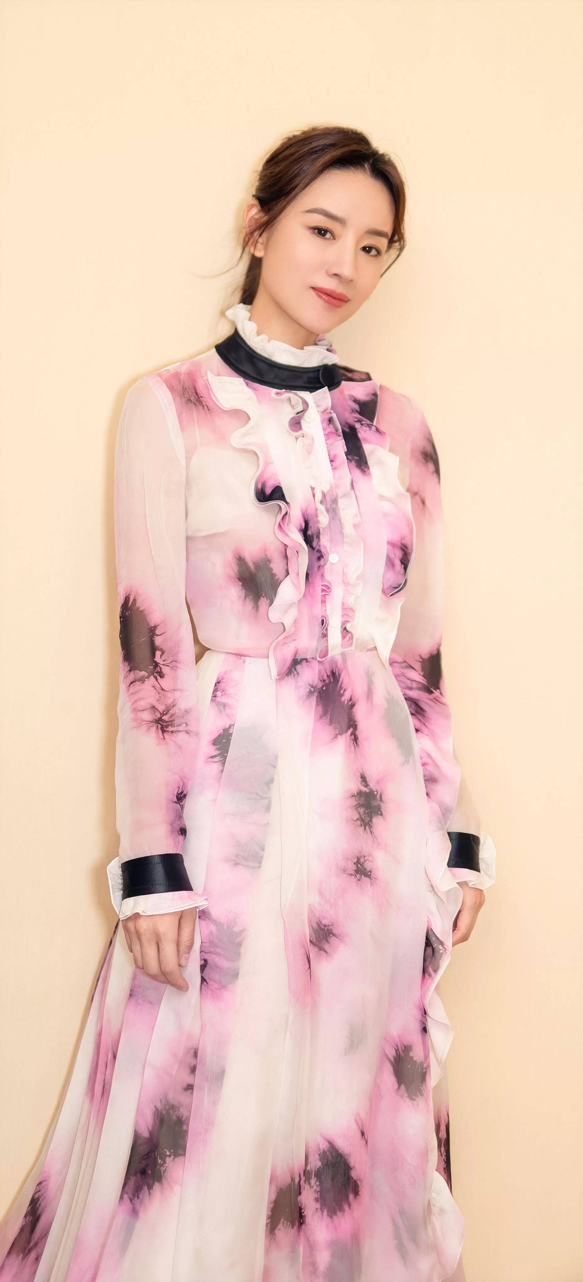 董洁高清壁纸美图,皮肤白皙,一颦一笑尽显时尚_风姿_知性