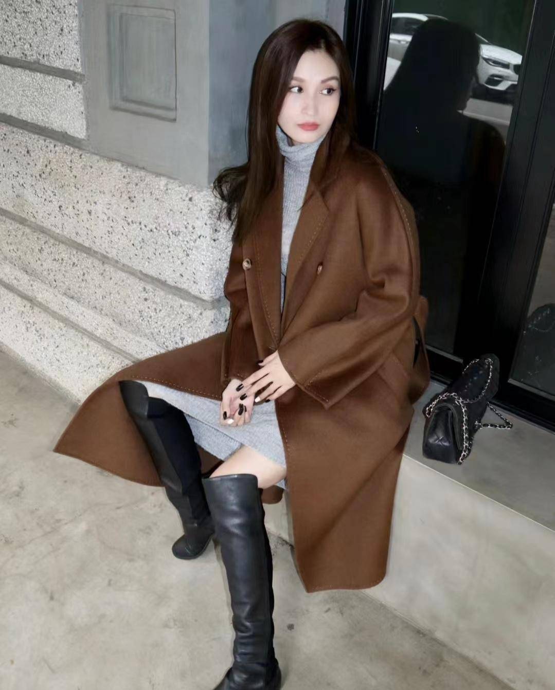 2:与相似颜色搭配焦糖色和相似色(大地色)的组合也是非常不错的选择.