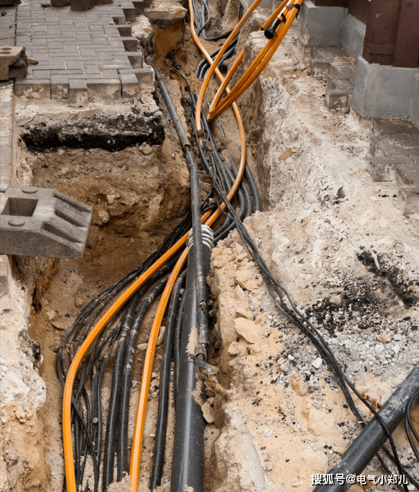 地下电缆的出现美化了城市环境;增强了城市电网的可靠性,避免电缆老化