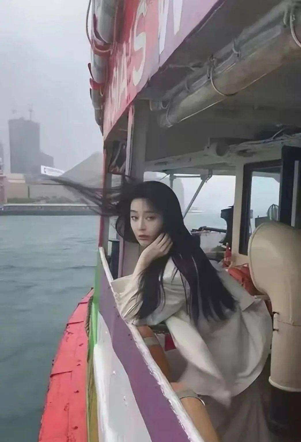 媒体曝范冰冰香港街头照片,颜值让人感叹"真正的女神" - 大山娱乐八卦