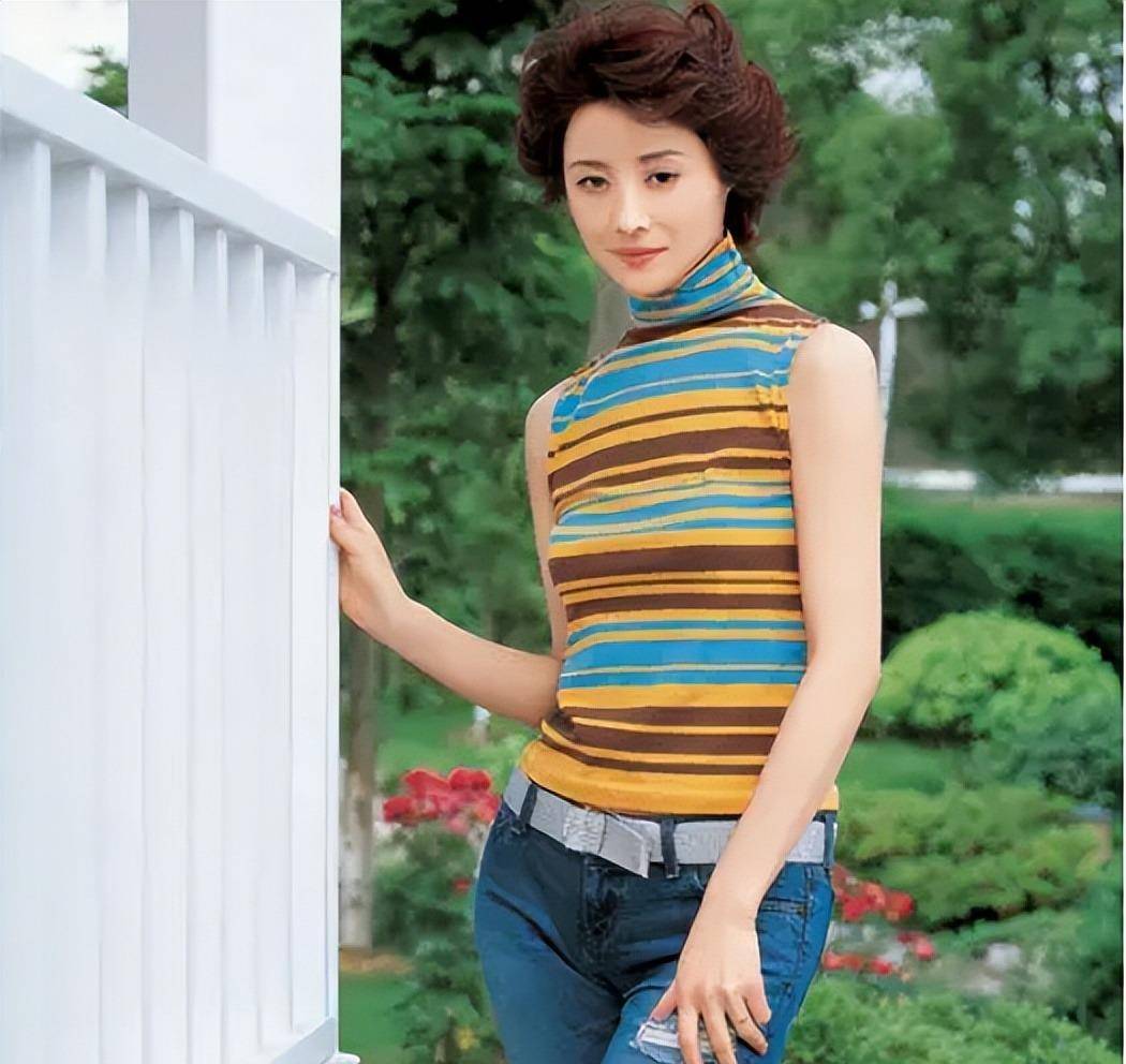 分手后的刘蓓又投入到工作中,照样也有很多追求者.