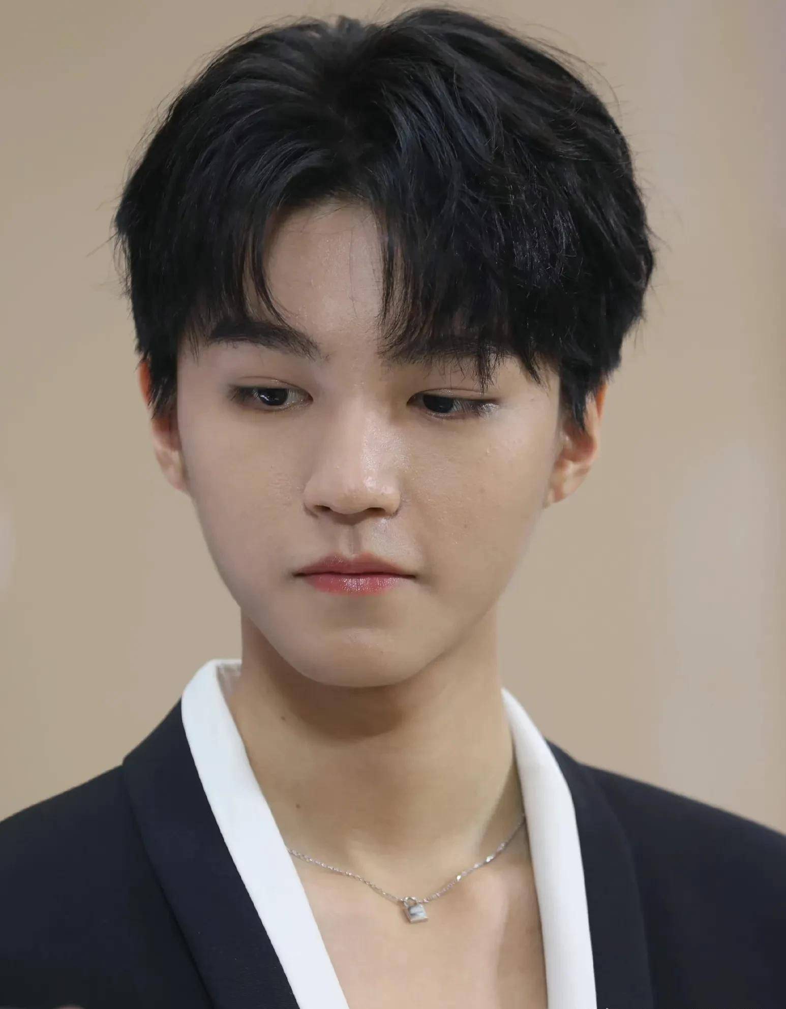 男明星"纯生图"到底什么样?