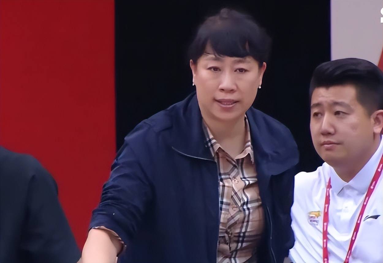 张镇麟cba赛场遭骚扰 辱骂母亲,言辞过分不堪入耳_比赛_球迷_过程