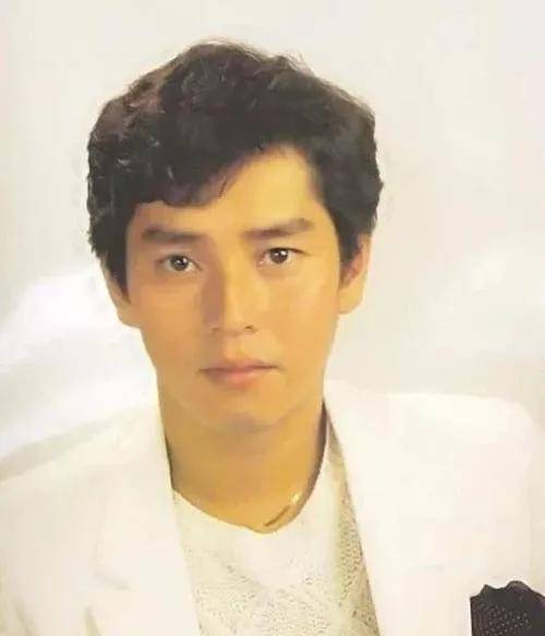 "校长"谭咏麟的潇洒史,以及让他爱不释手的小22岁女粉丝_小时候_父亲