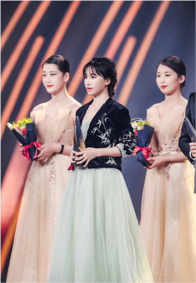 肖战粉丝发文喊话肖战,要将李子柒介绍给他,还说两人很适合_事业_偶像