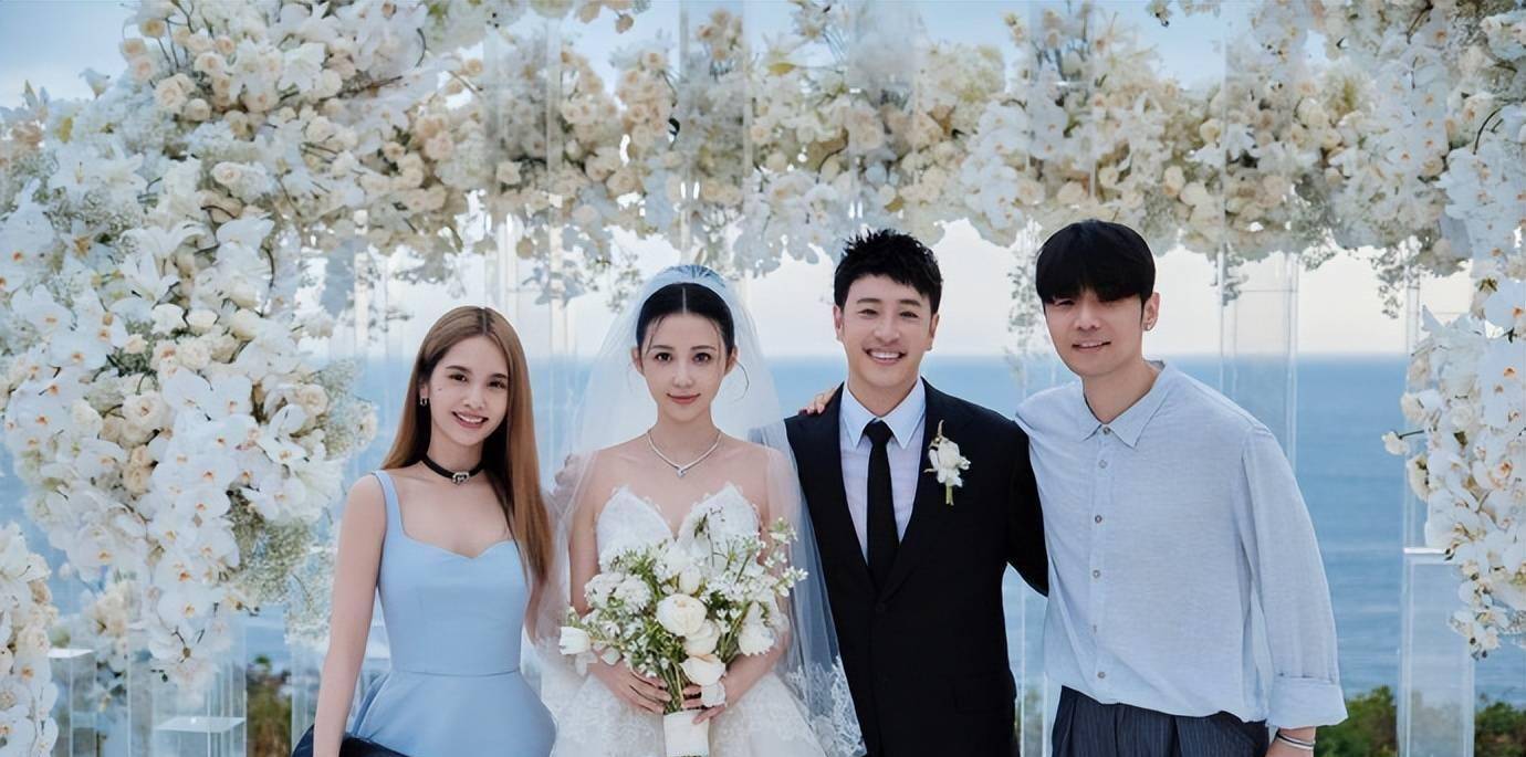 杨丞琳晒潘玮柏婚礼现场照送祝福,网友齐呼:期待你也穿上婚纱_李荣浩