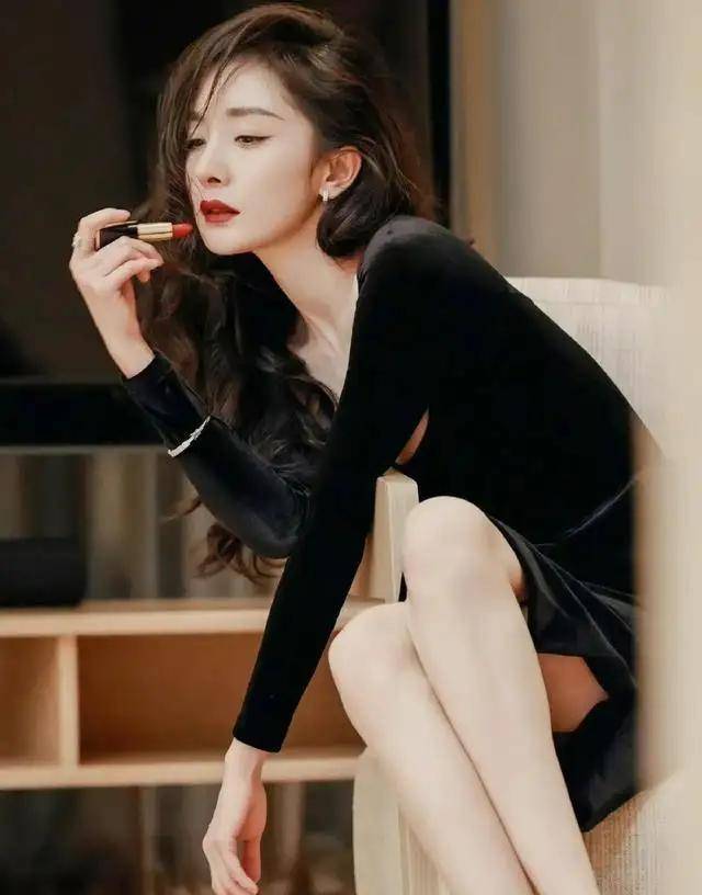 杨幂穿黑丝是为了让上半身过冬,下半身过夏,性感高品质,美艳少女_时尚