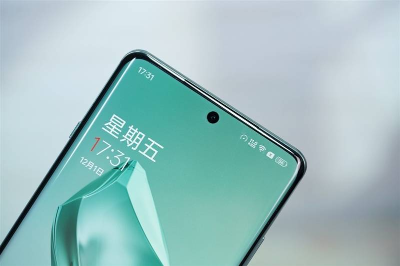 一加十年力作 硬件不做减法！一加12首发评测：性能旗舰里的全能王(图5)