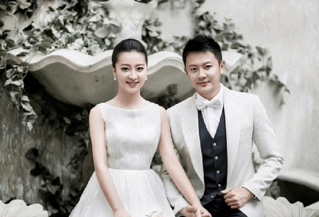 2015年,印小天朋友介绍,与蒙古族女子哈琳娜(原名赵颖燕)结婚,高颜值