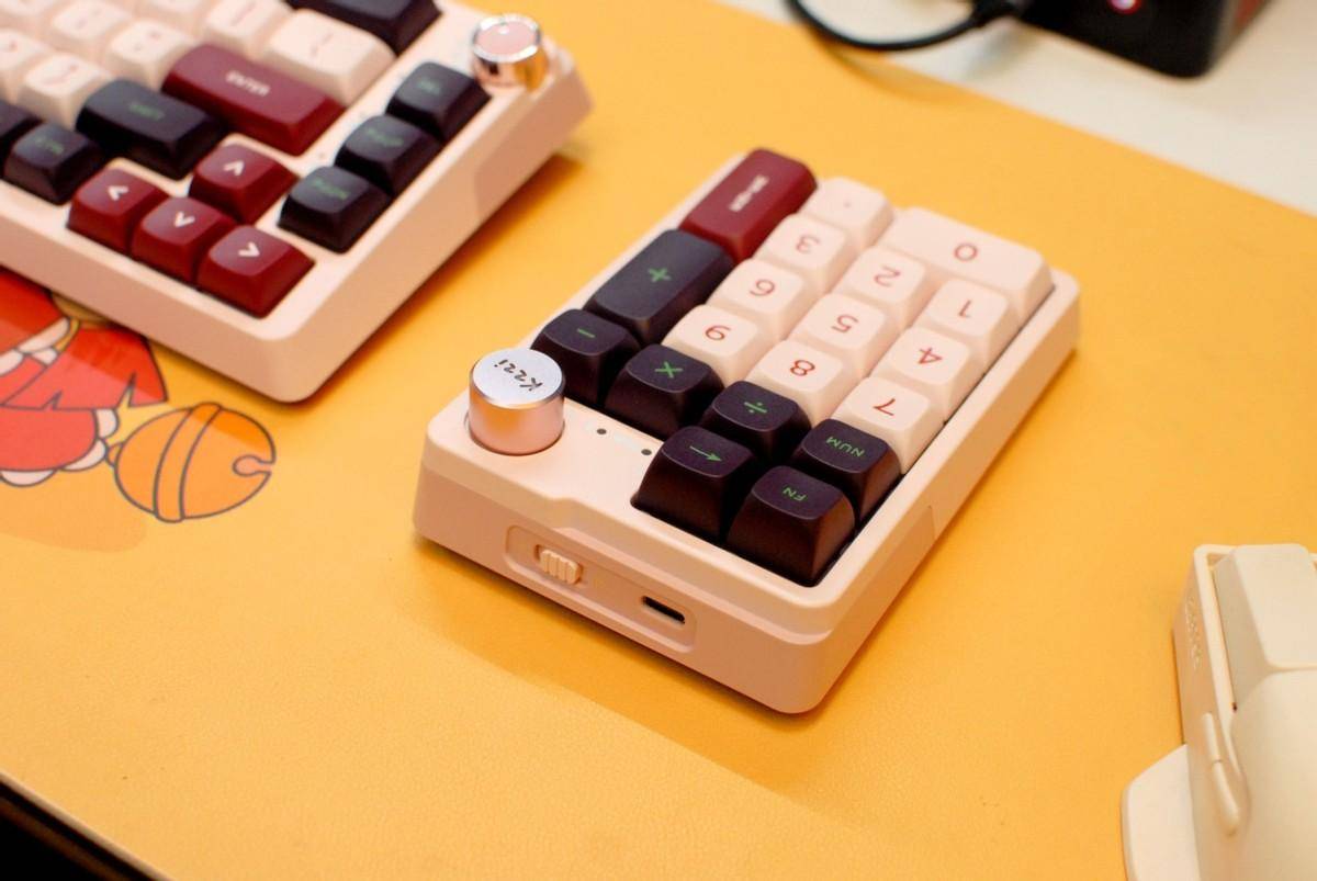 珂芝K68 Pro+K20:二次元潮玩配色,兼具个性与多种玩法的机械键盘