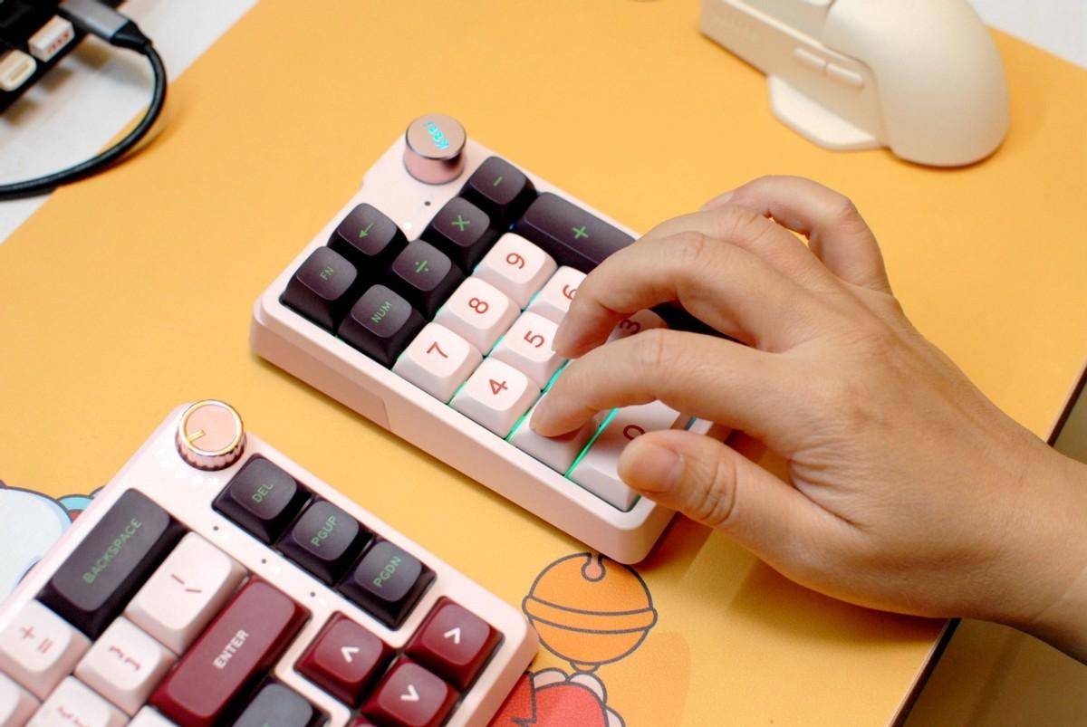 珂芝K68 Pro+K20:二次元潮玩配色,兼具个性与多种玩法的机械键盘