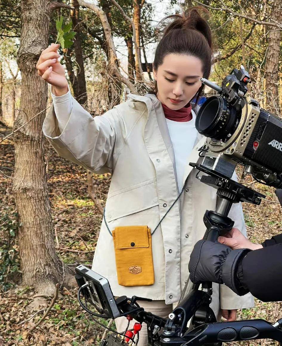 刘诗诗这次写真没有穿裙子,就像邻家妹妹,吴奇隆怎么舍得分手_马雅舒