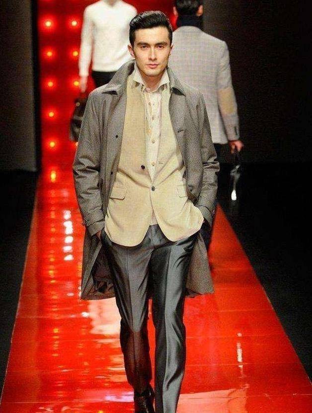 2007年他再一次走入高考科场,因为心中连续有一个演员梦,不过运气彷佛