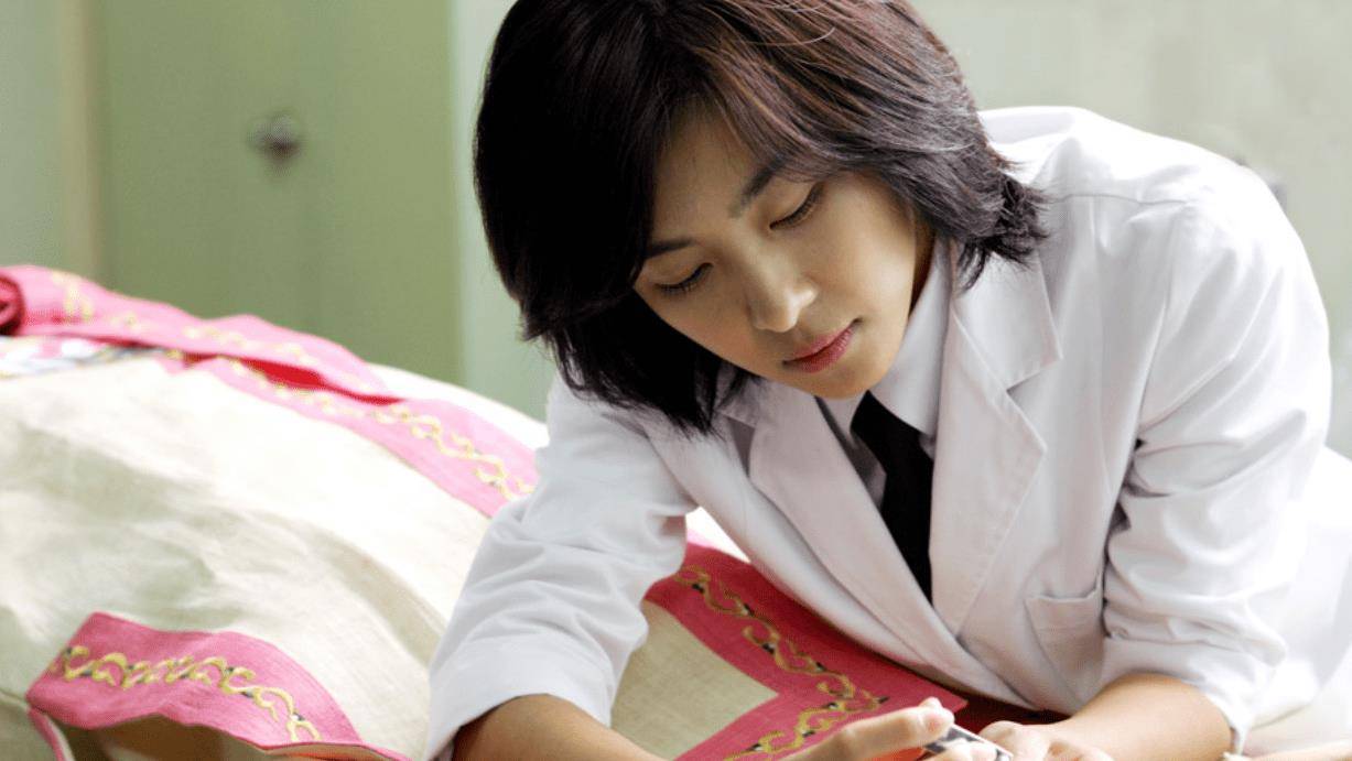 "变色龙"河智苑的九部电影,最后这部献身之作必须得看_弗拉基米尔