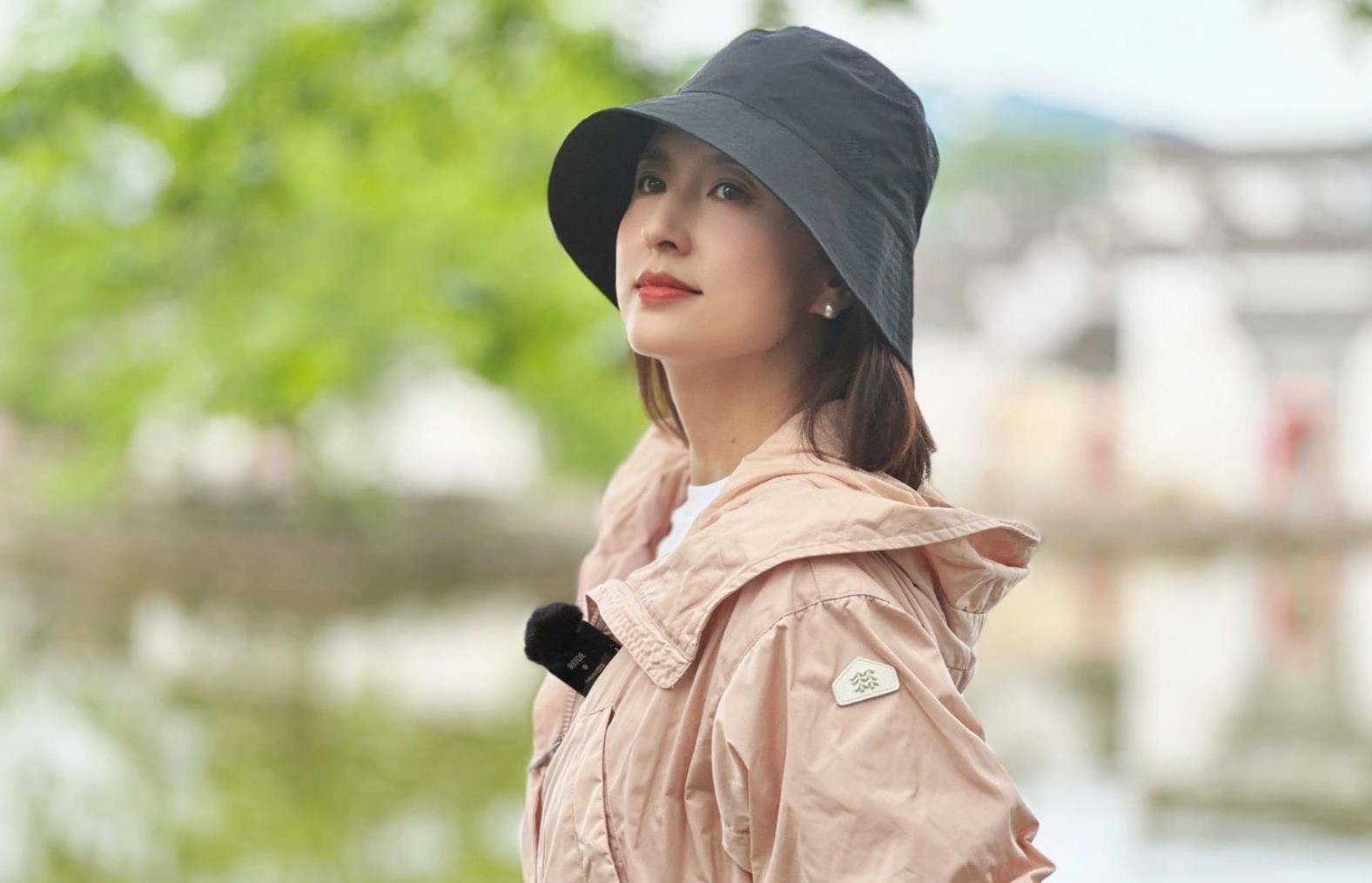 张蕾央视离职半年后近况曝光:知名度下滑,失去口碑赚到了钱_舞台_离开