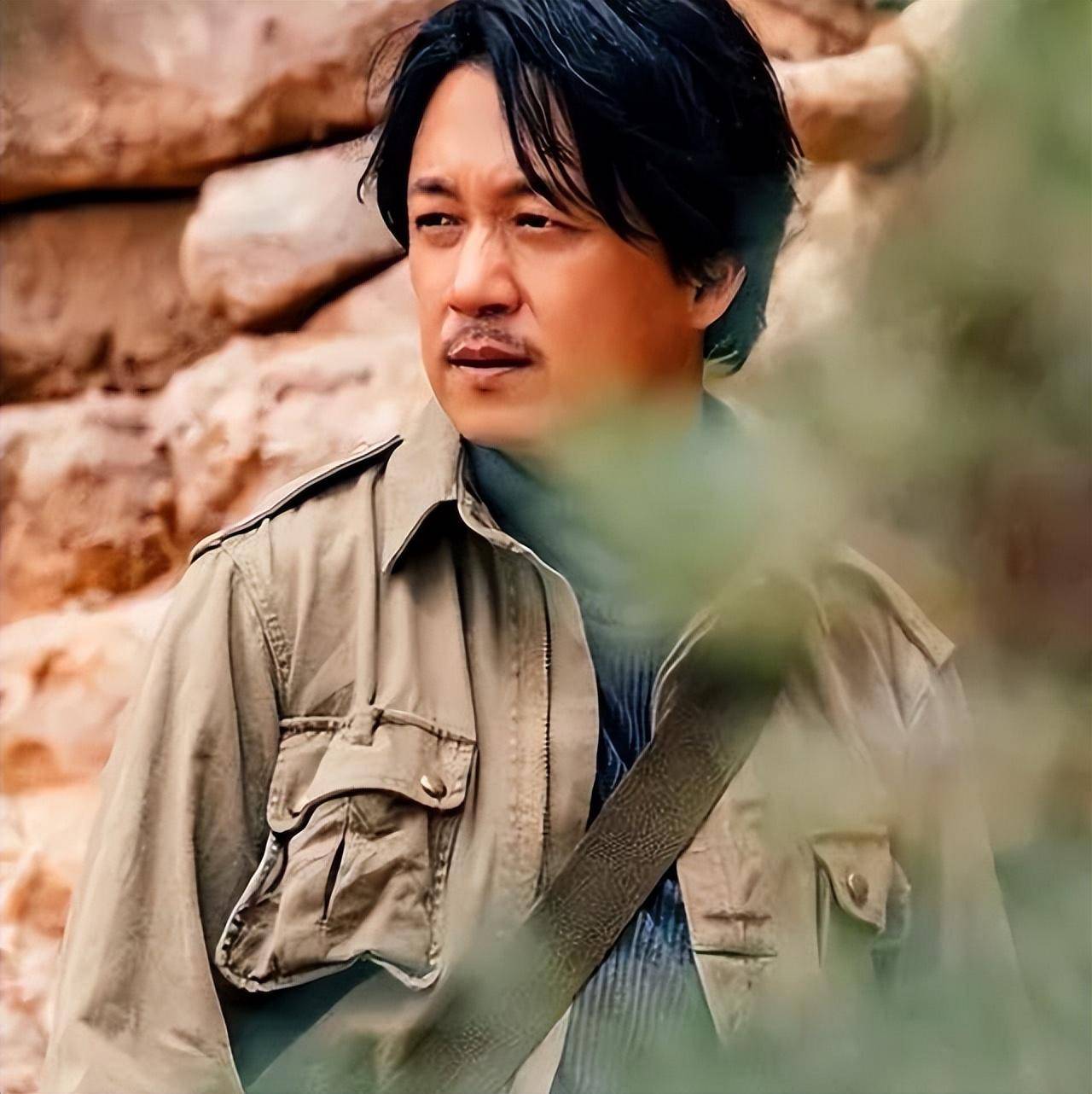 首先潘粤明本人就是《鬼吹灯》系列的书迷