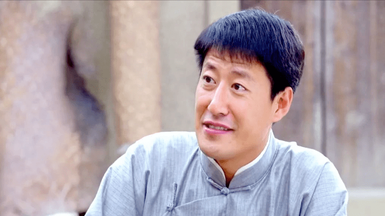 自从拍了5.7分抗日剧《黑玫瑰》之后,便在"神剧"路上一去不复返.