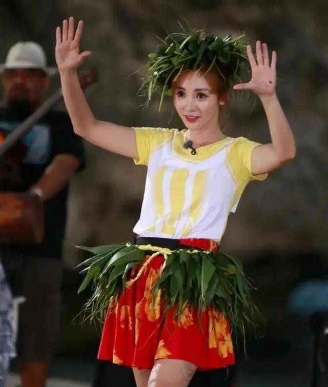 看到粉丝发的柳岩参加跑男时的路透图,才发现原来柳岩大腿上还有_皮肤