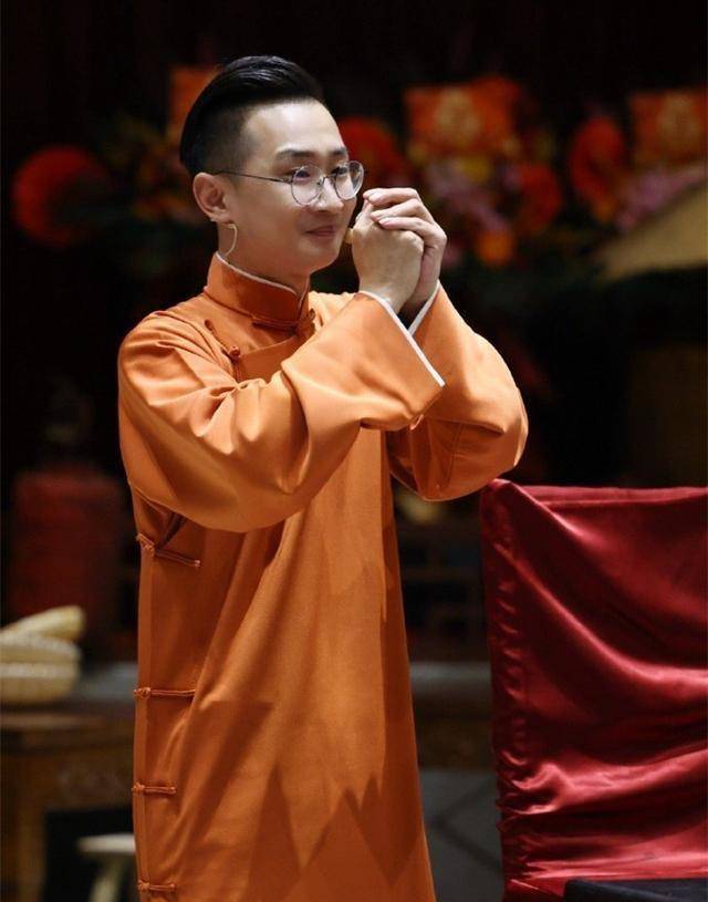 根据安排,昨晚德云社在天津德云社小剧场,为观众带来评书,单口专场.