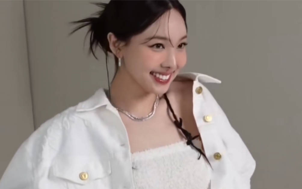 侧脸神似阿凡达,鼻子挛缩像是整容失败_变化_形象_网友